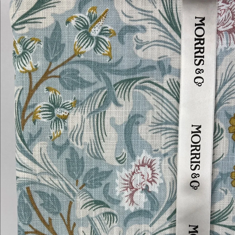 William MORRIS Co Tablecloth Leicester Blue Floral Spring Cotton 60 X 120 NEW